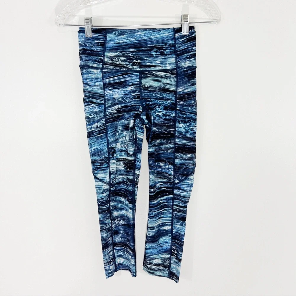 Lululemon Fast and Free Crop in Shorelines Multi Blue Size 4
